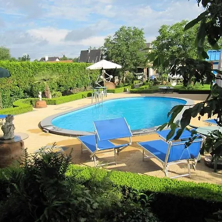 Casa & Vakantiewoning Voor 1 Pers Tot Max 32 Personen 4*