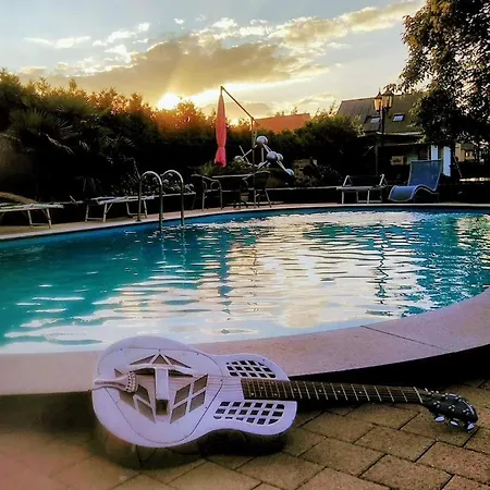 Casa & Vakantiewoning Voor 1 Pers Tot Max 32 Personen Panzió Zonhoven
