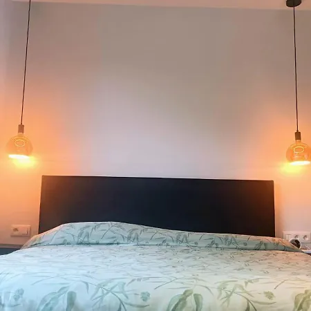 Panzió Casa & Vakantiewoning Voor 1 Pers Tot Max 32 Personen Zonhoven