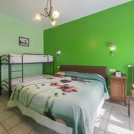 Panzió Casa & Vakantiewoning Voor 1 Pers Tot Max 32 Personen 4*