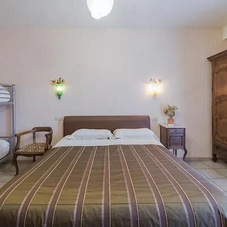 Panzió Casa & Vakantiewoning Voor 1 Pers Tot Max 32 Personen 4*