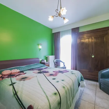 Bed and Breakfast Casa & Vakantiewoning Voor 1 Pers Tot Max 32 Personen 4*